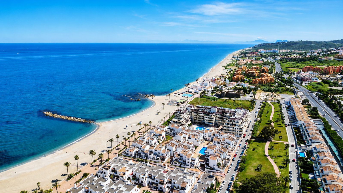 2 Bed Apartment for sale in La Duquesa Costa Del Sol, Málaga, Spain