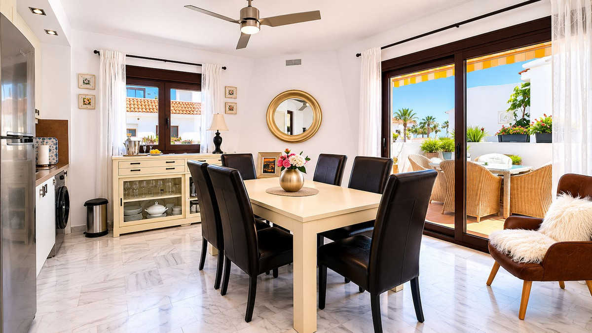 2 Bed Apartment for sale in La Duquesa Costa Del Sol, Málaga, Spain