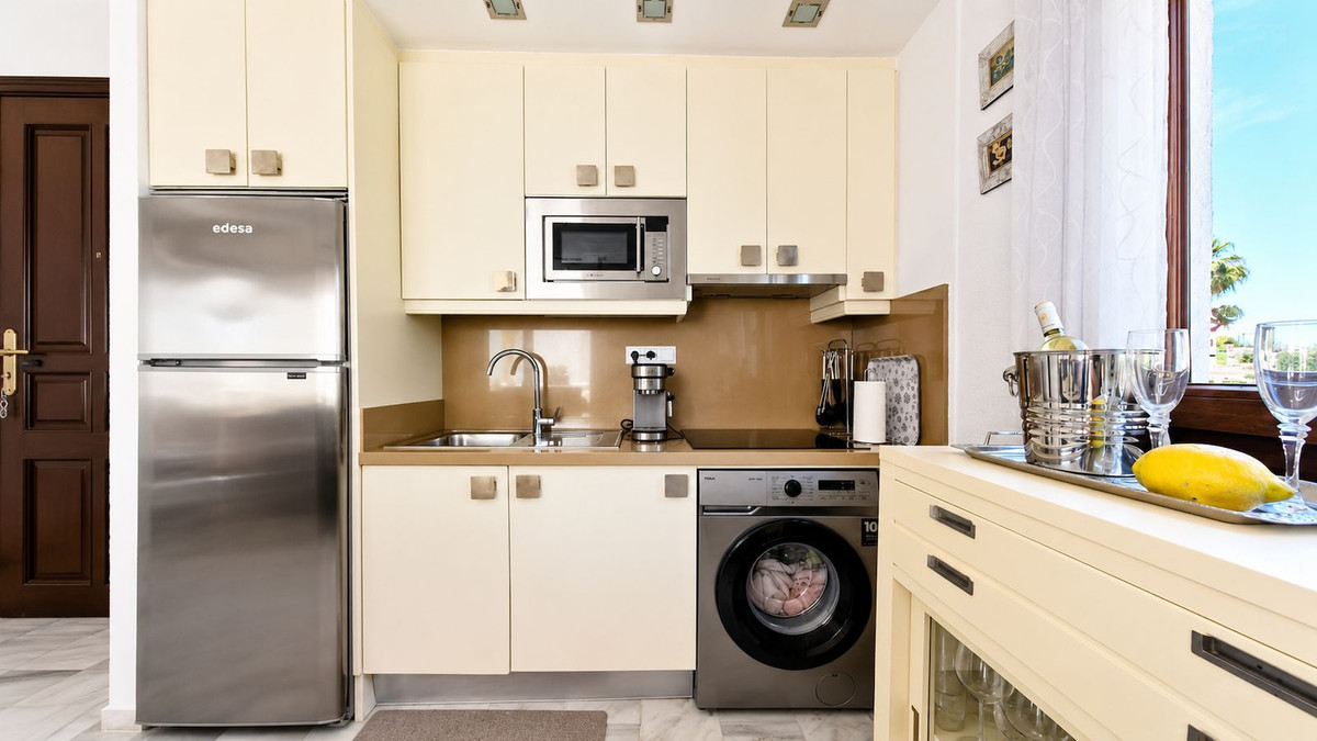 2 Bed Apartment for sale in La Duquesa Costa Del Sol, Málaga, Spain