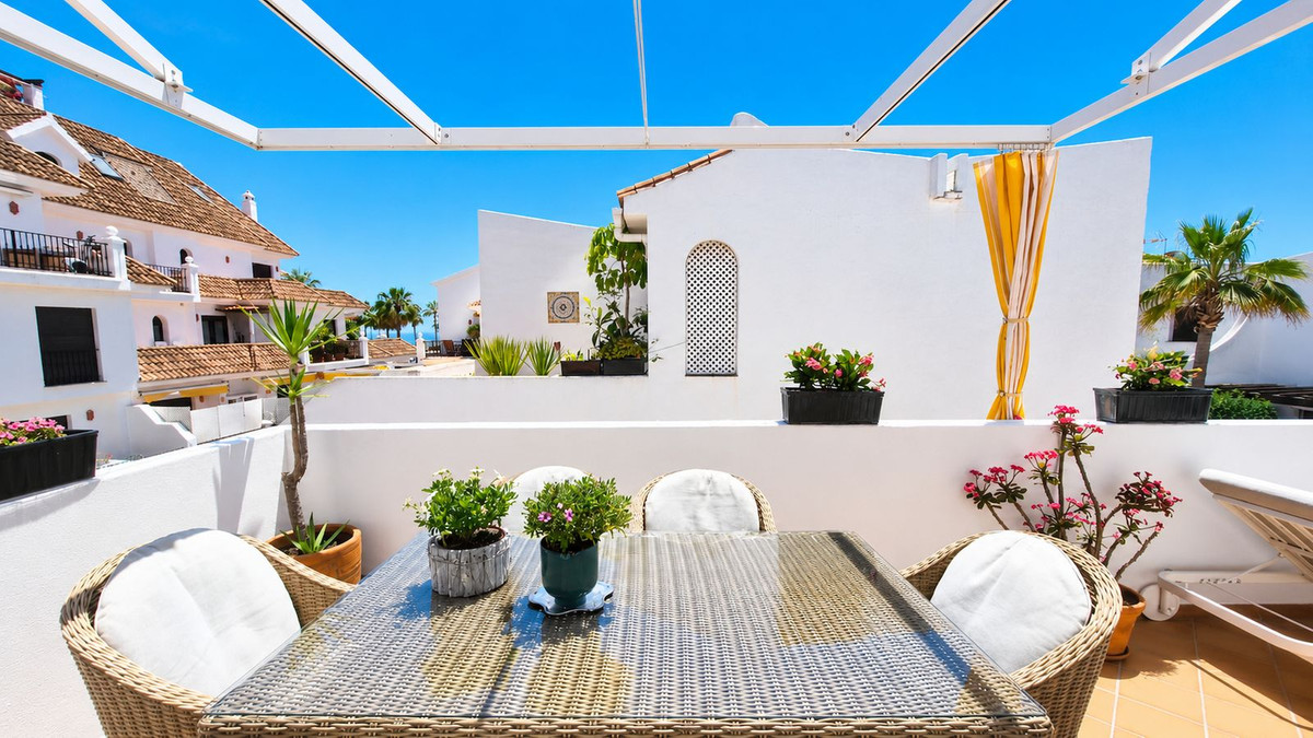 2 Bed Apartment for sale in La Duquesa Costa Del Sol, Málaga, Spain