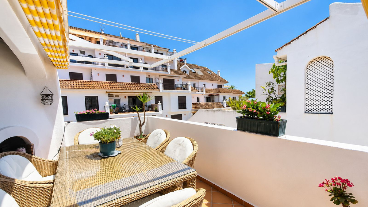 2 Bed Apartment for sale in La Duquesa Costa Del Sol, Málaga, Spain