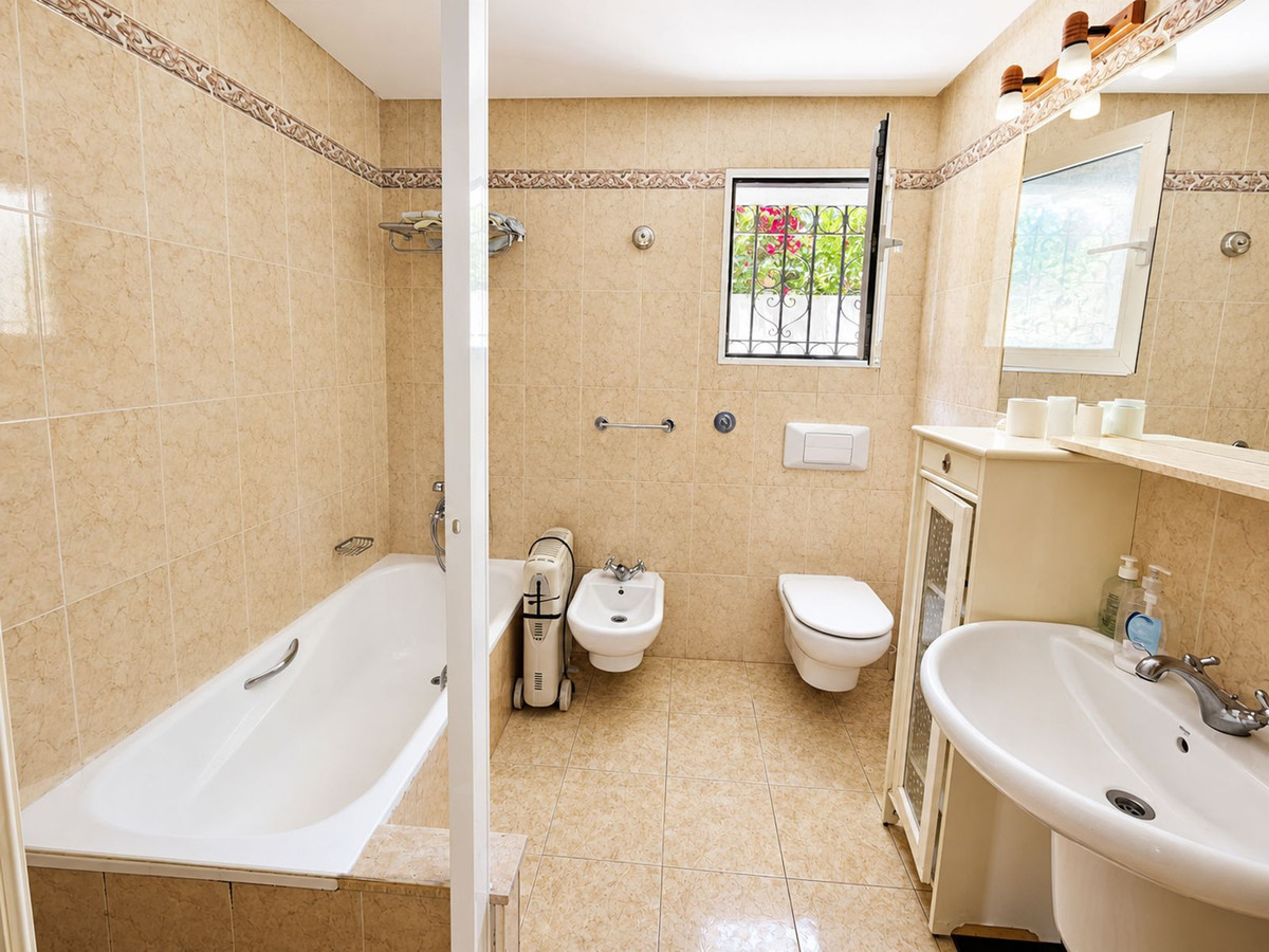 Se vende Villa - Chalet de 3 dormitorios en Costa Del Sol, Málaga, España