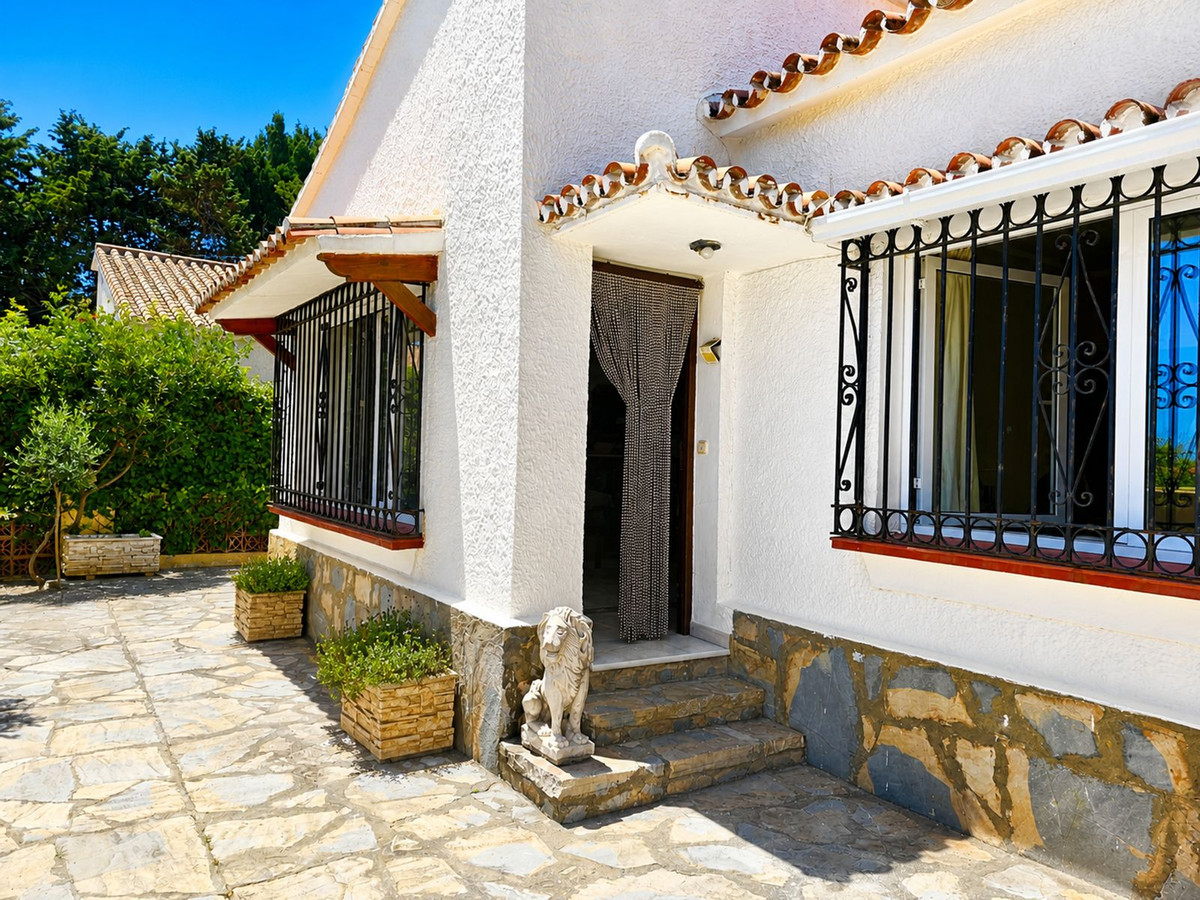 Se vende Villa - Chalet de 3 dormitorios en Costa Del Sol, Málaga, España