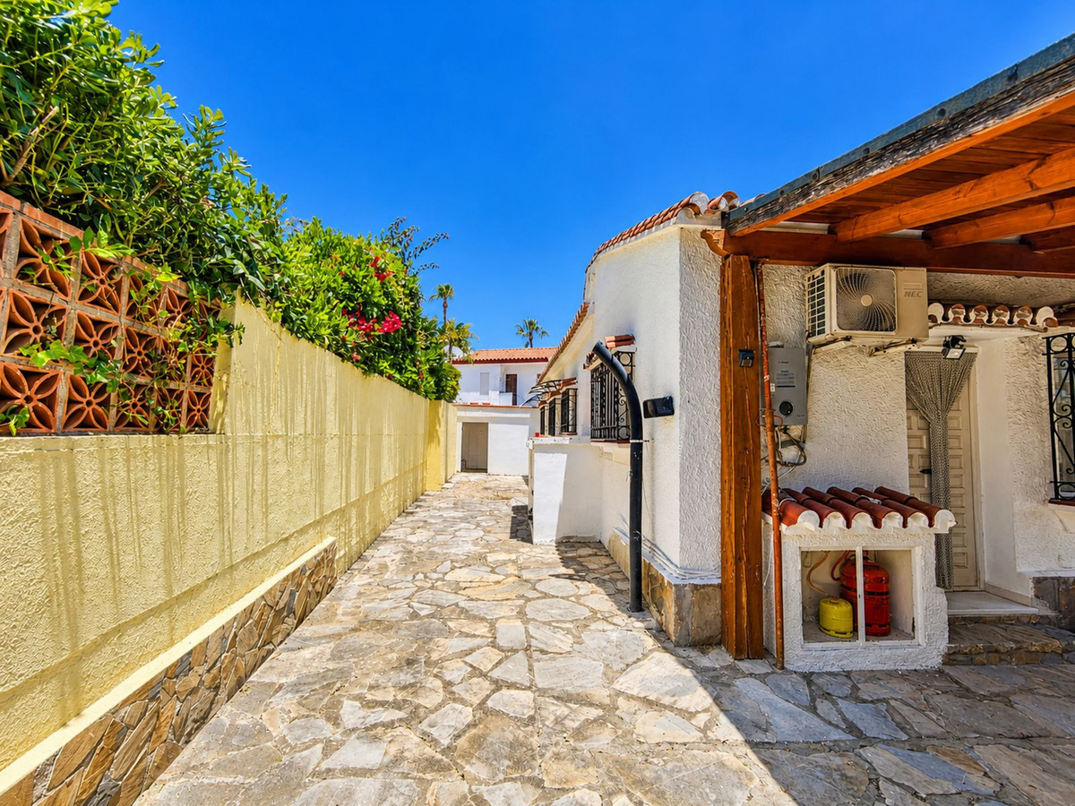 Se vende Villa - Chalet de 3 dormitorios en Costa Del Sol, Málaga, España