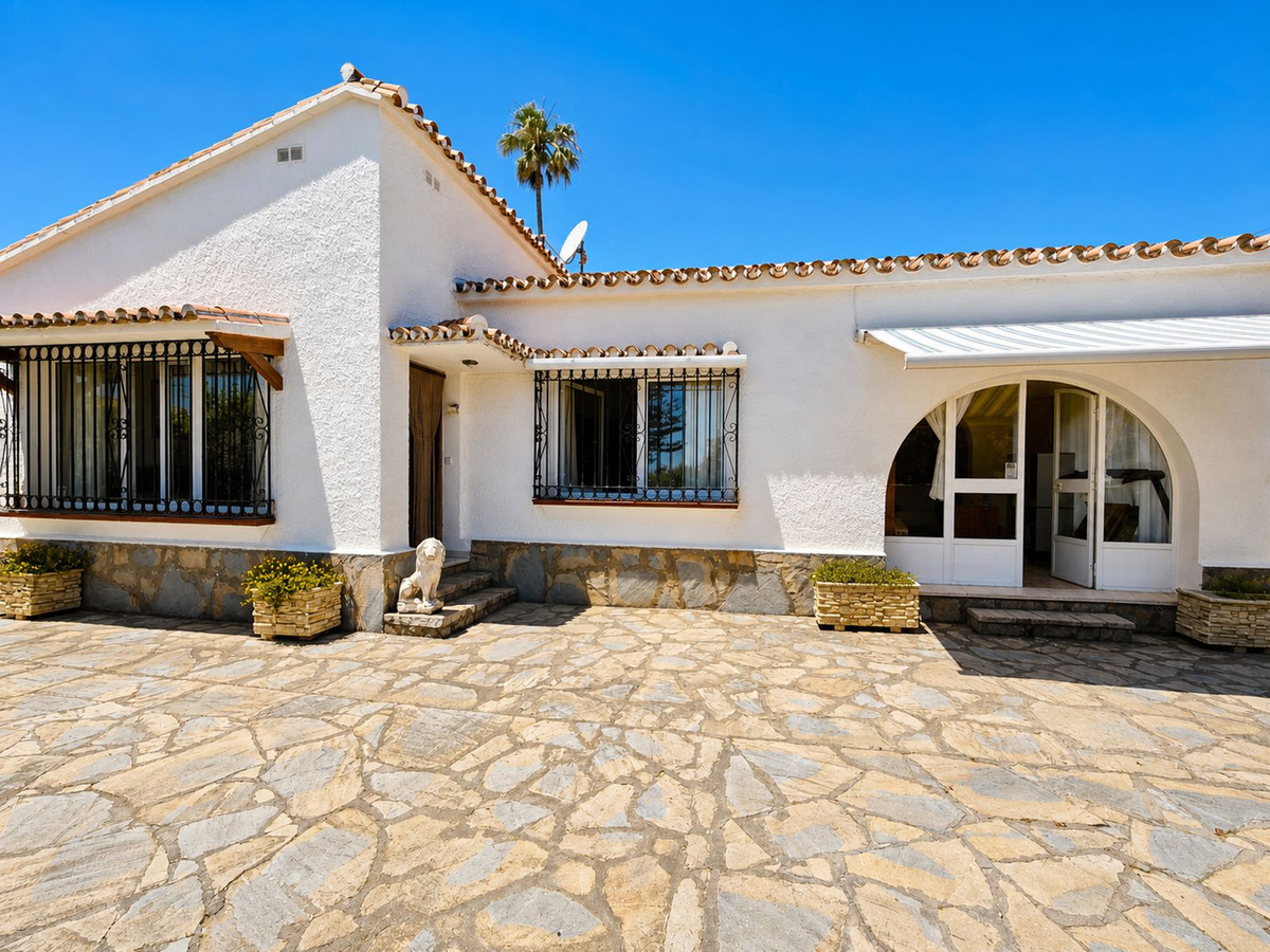 Se vende Villa - Chalet de 3 dormitorios en Costa Del Sol, Málaga, España