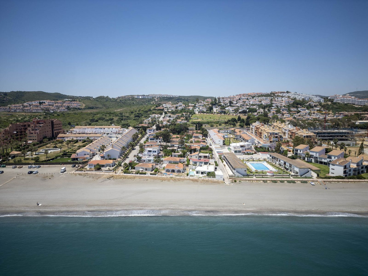 Se vende Villa - Chalet de 3 dormitorios en Costa Del Sol, Málaga, España