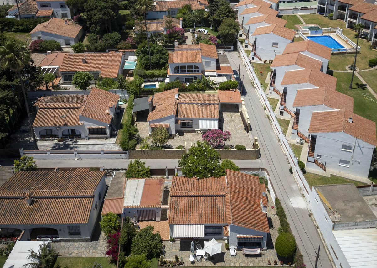 Se vende Villa - Chalet de 3 dormitorios en Costa Del Sol, Málaga, España