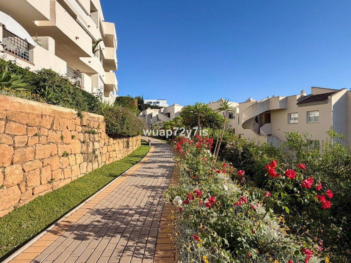 3 Bed Apartment for sale in Elviria Costa Del Sol, Málaga, Spain