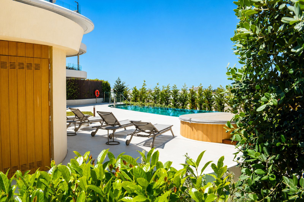 2 Bed Apartment for sale in Fuengirola Costa Del Sol, Málaga, Spain