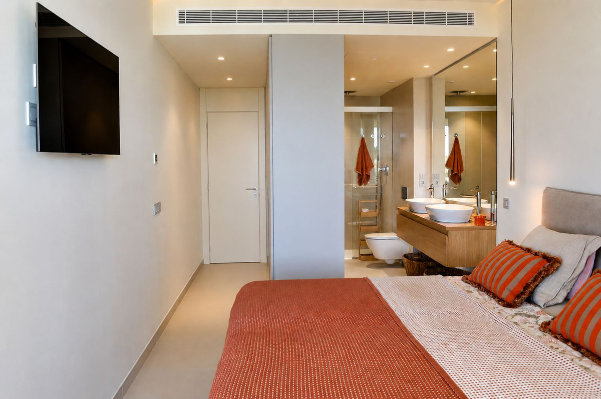 2 Bed Apartment for sale in Fuengirola Costa Del Sol, Málaga, Spain