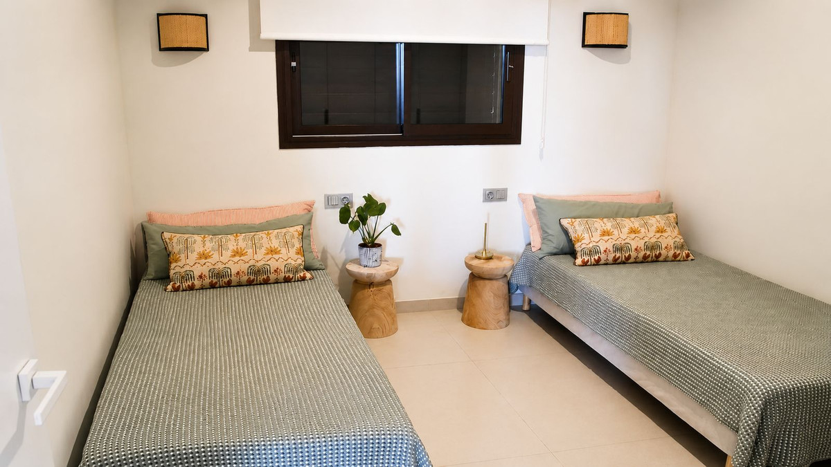 2 Bed Apartment for sale in Fuengirola Costa Del Sol, Málaga, Spain