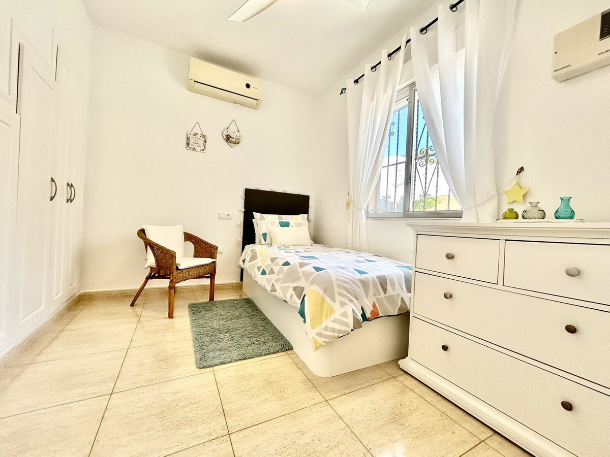 Se vende Villa - Chalet de 3 dormitorios en Costa Blanca, Alicante, España