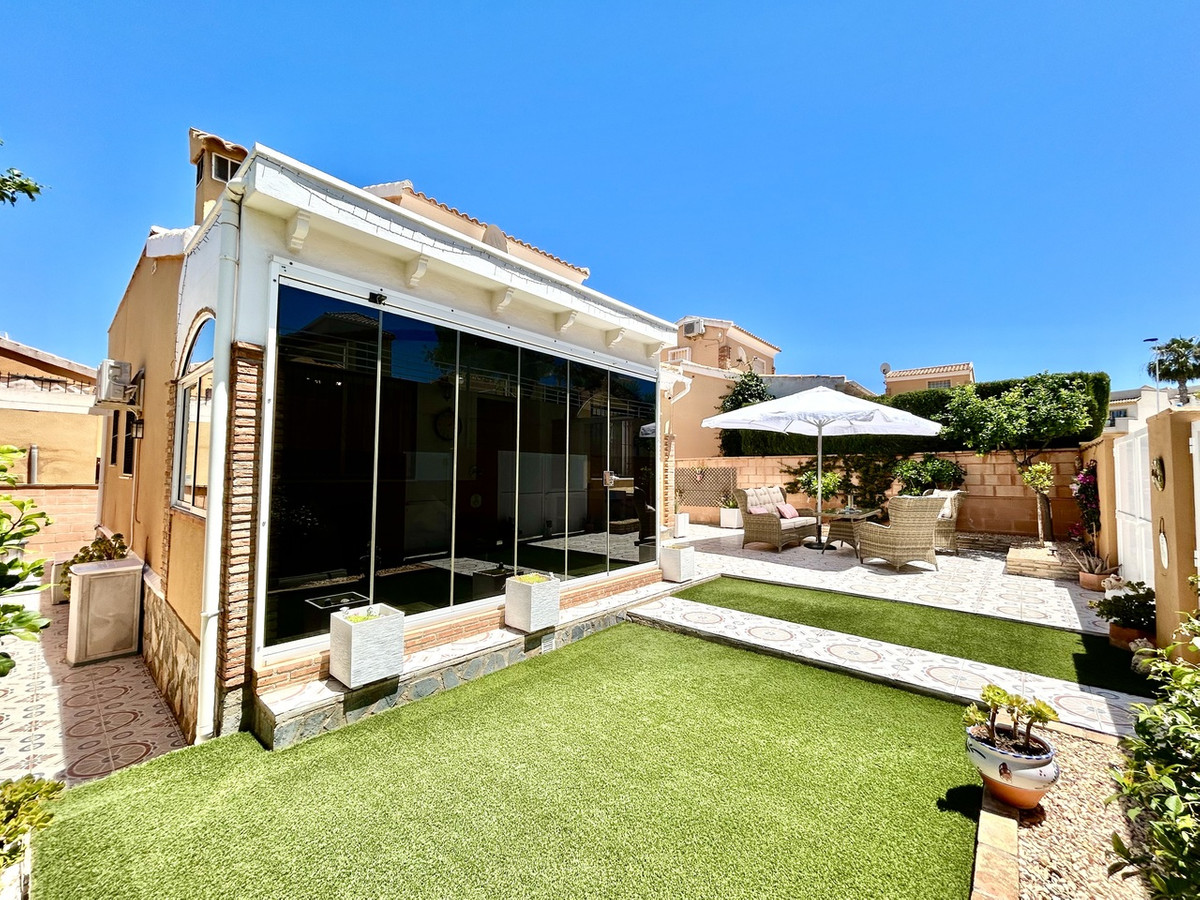Se vende Villa - Chalet de 3 dormitorios en Costa Blanca, Alicante, España