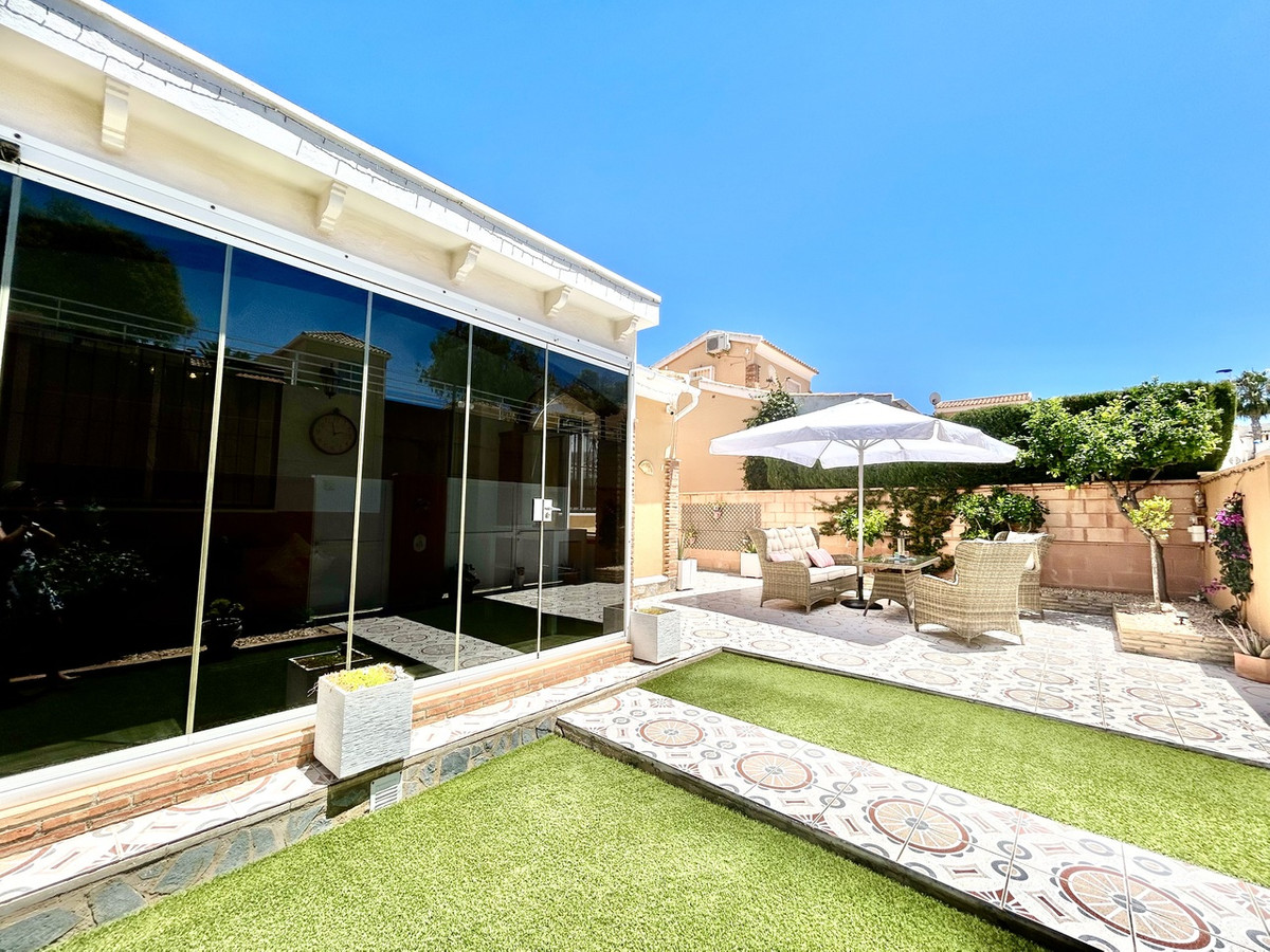 Se vende Villa - Chalet de 3 dormitorios en Costa Blanca, Alicante, España