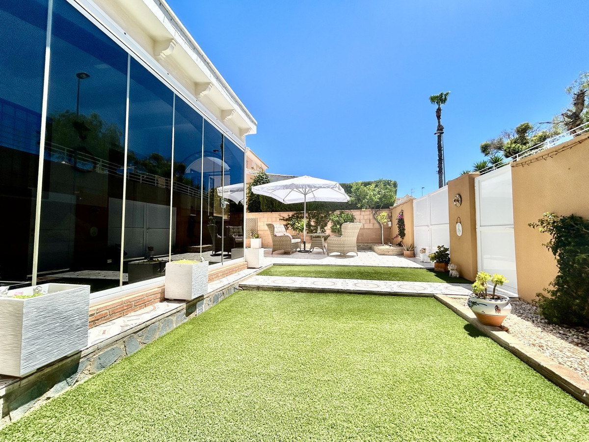 Se vende Villa - Chalet de 3 dormitorios en Costa Blanca, Alicante, España