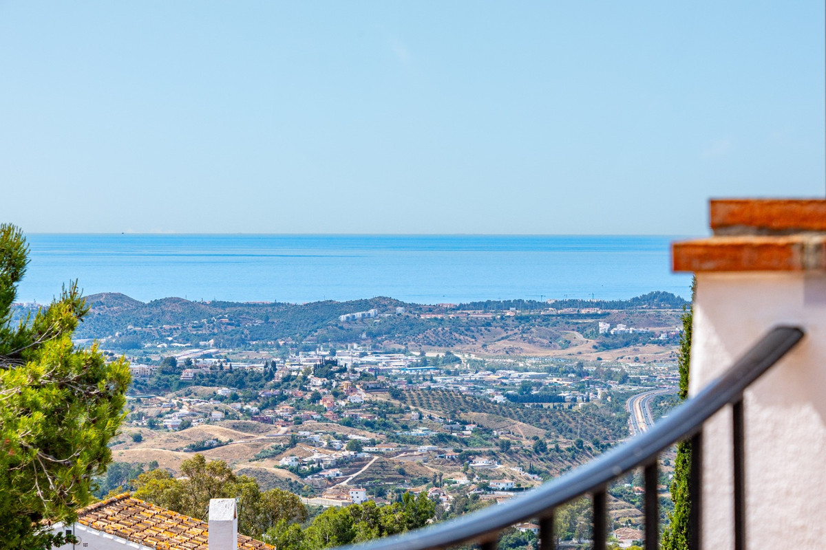 4 Bed Townhouse for sale in Mijas Costa Del Sol, Málaga, Spain