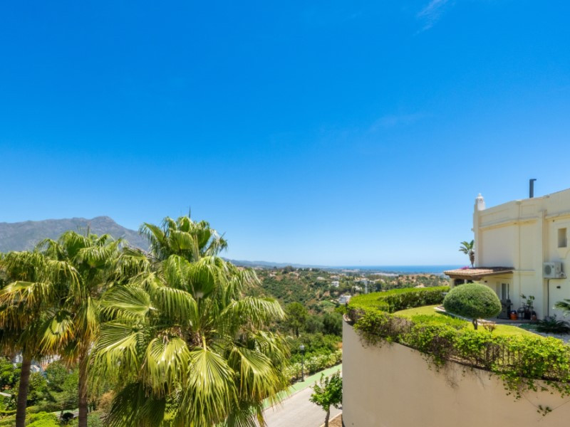 3 Bed Apartment for sale in La Quinta Costa Del Sol, Málaga, Spain