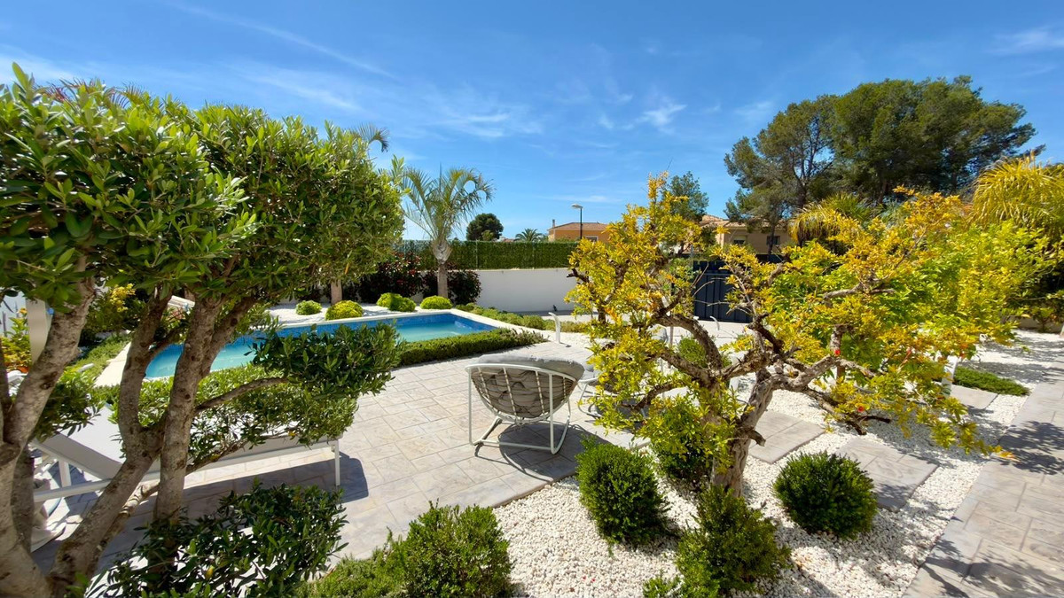 4 Bed Townhouse for sale in La Nucia Costa Blanca, Alicante, Spain