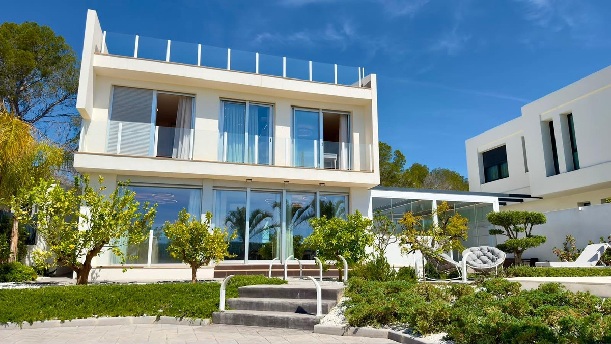 4 Bed Townhouse for sale in La Nucia Costa Blanca, Alicante, Spain