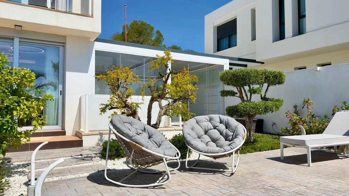 4 Bed Townhouse for sale in La Nucia Costa Blanca, Alicante, Spain