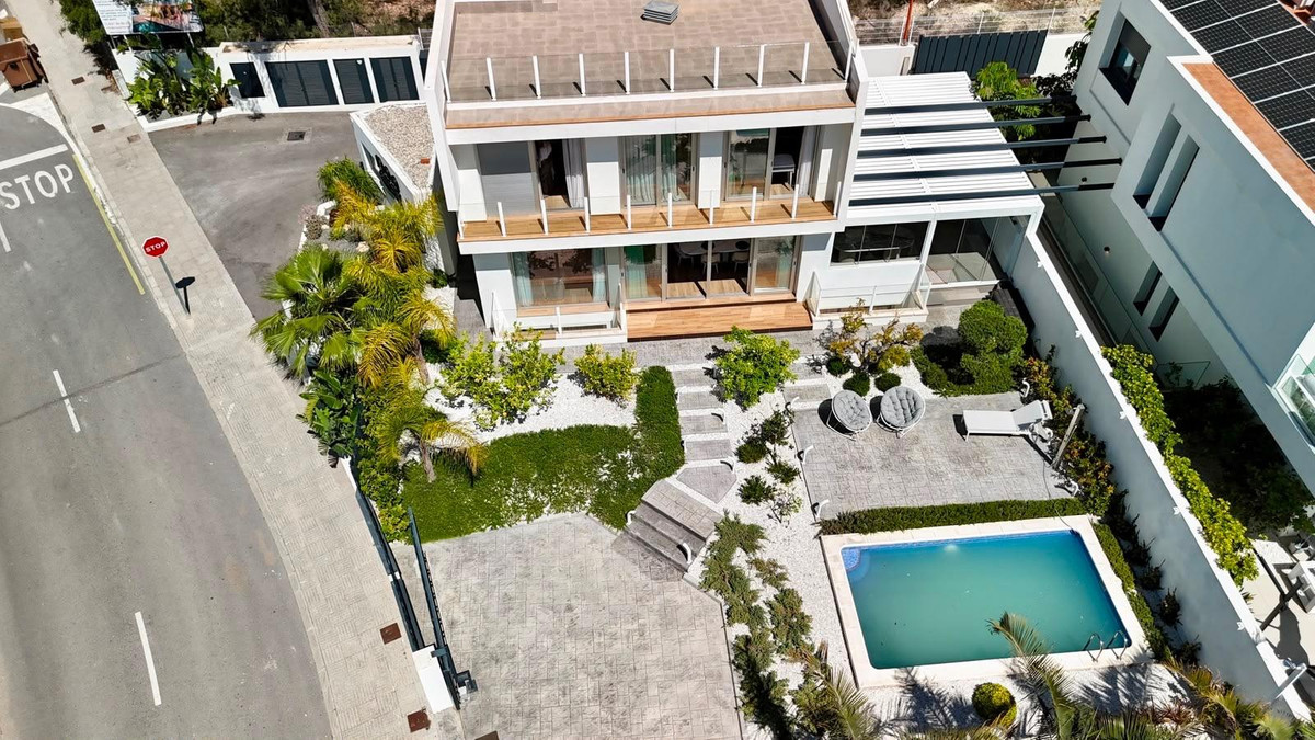 4 Bed Townhouse for sale in La Nucia Costa Blanca, Alicante, Spain