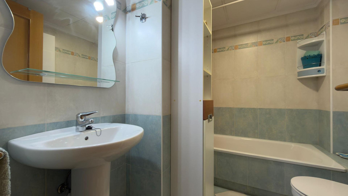 Se vende Apartamento Planta Media de 2 dormitorios en Costa Blanca, Alicante, España