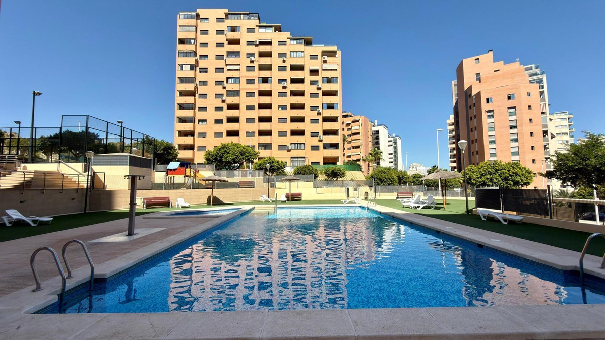 Se vende Apartamento Planta Media de 2 dormitorios en Costa Blanca, Alicante, España