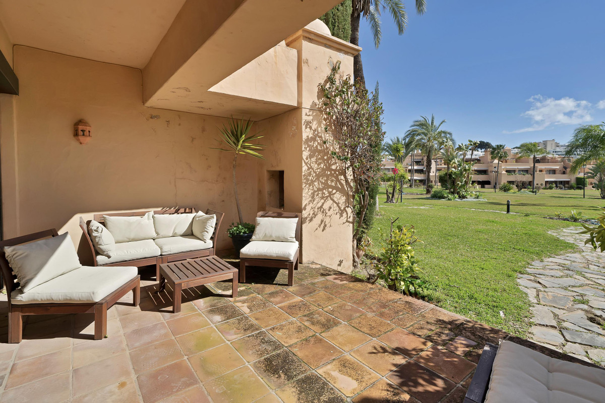 2 Bed Apartment for sale in Estepona Costa Del Sol, Málaga, Spain