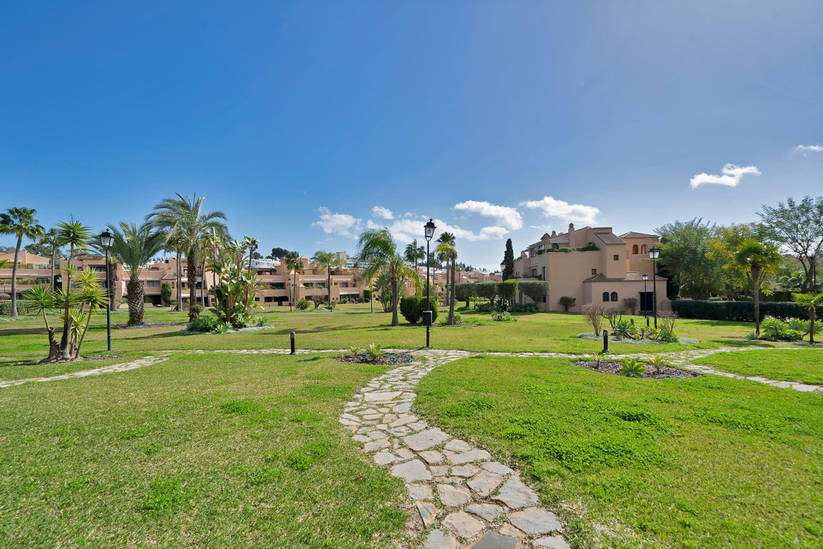 2 Bed Apartment for sale in Estepona Costa Del Sol, Málaga, Spain