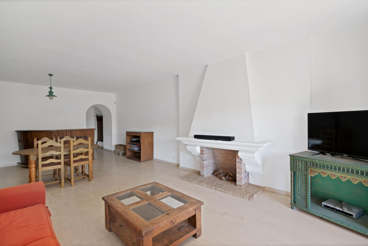 2 Bed Apartment for sale in Estepona Costa Del Sol, Málaga, Spain