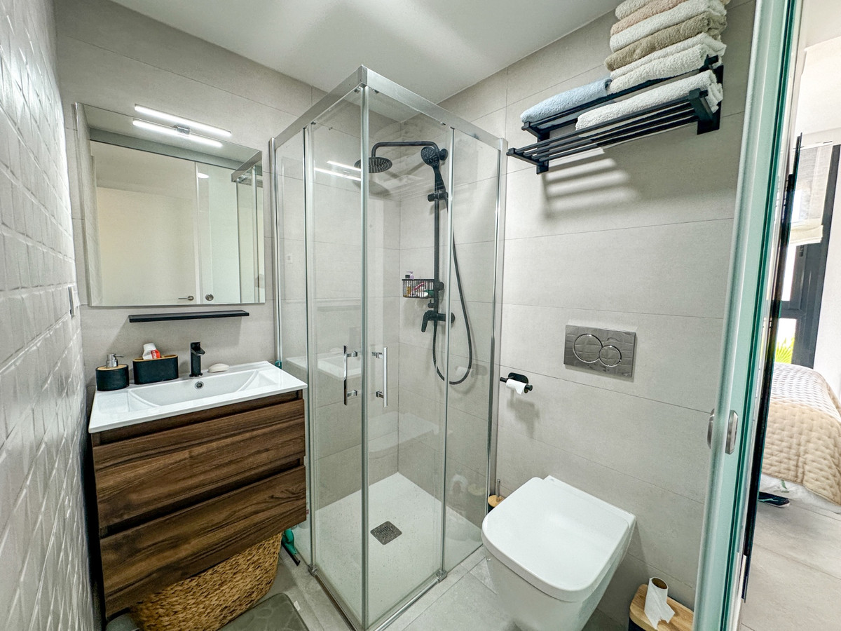 Se vende Apartamento en Planta Última de 2 dormitorios en Costa Blanca, Alicante, España