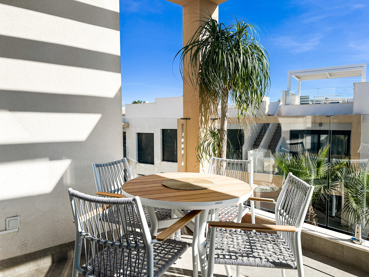 Se vende Apartamento en Planta Última de 2 dormitorios en Costa Blanca, Alicante, España