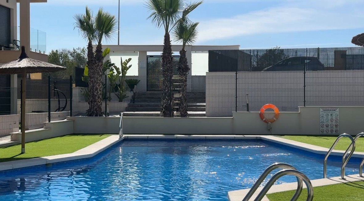 Se vende Apartamento en Planta Última de 2 dormitorios en Costa Blanca, Alicante, España