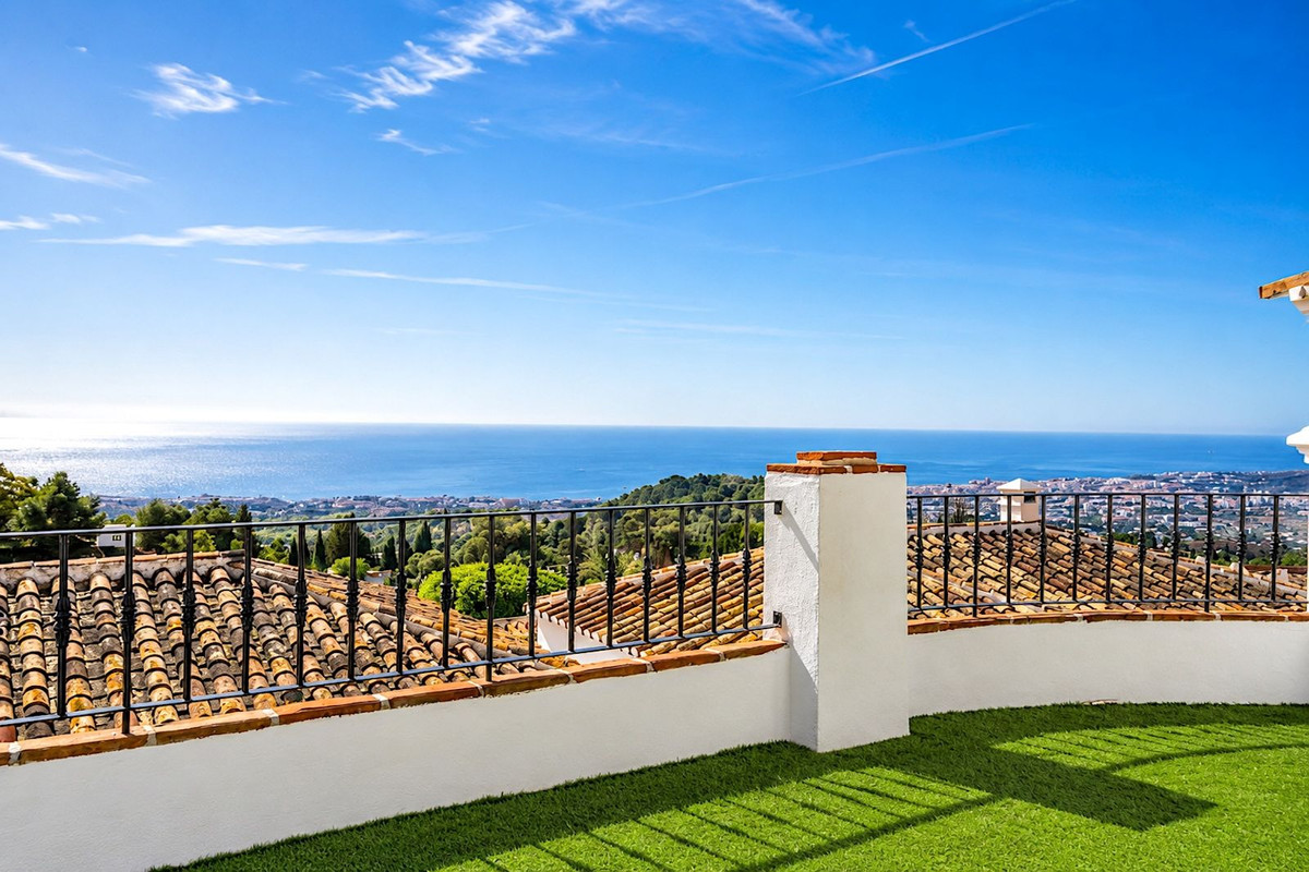 2 Bed Apartment for sale in Mijas Costa Del Sol, Málaga, Spain