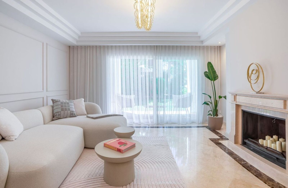 3 Bed Apartment for sale in Marbella Costa Del Sol, Málaga, Spain