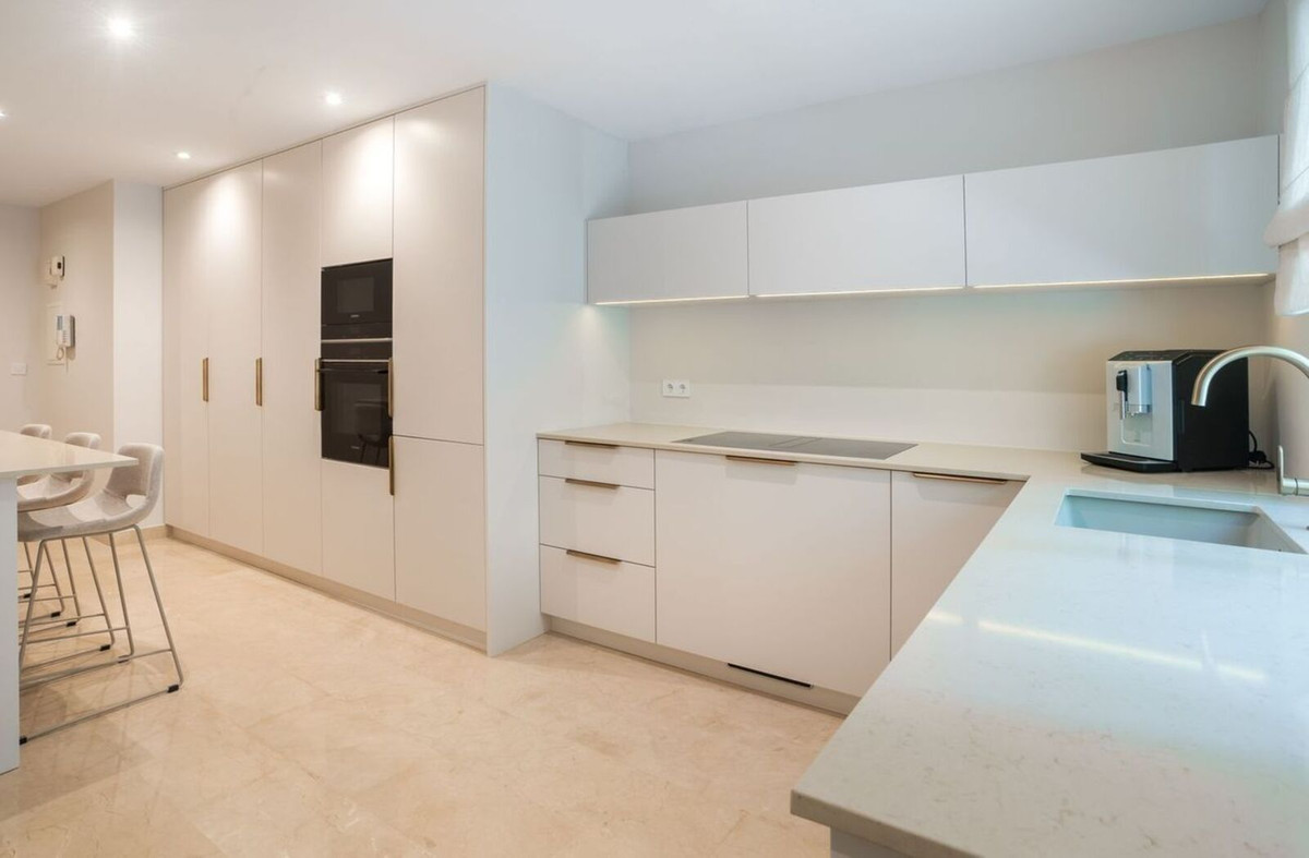 3 Bed Apartment for sale in Marbella Costa Del Sol, Málaga, Spain