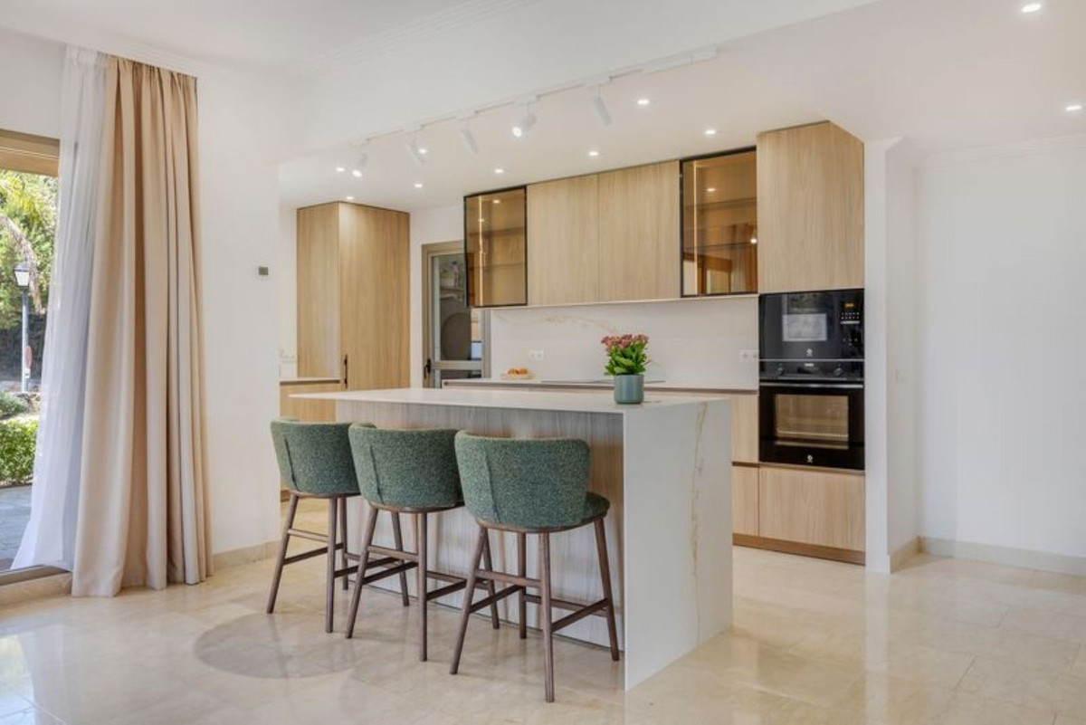 Se vende Apartamento Planta Baja de 3 dormitorios en Costa Del Sol, Málaga, España