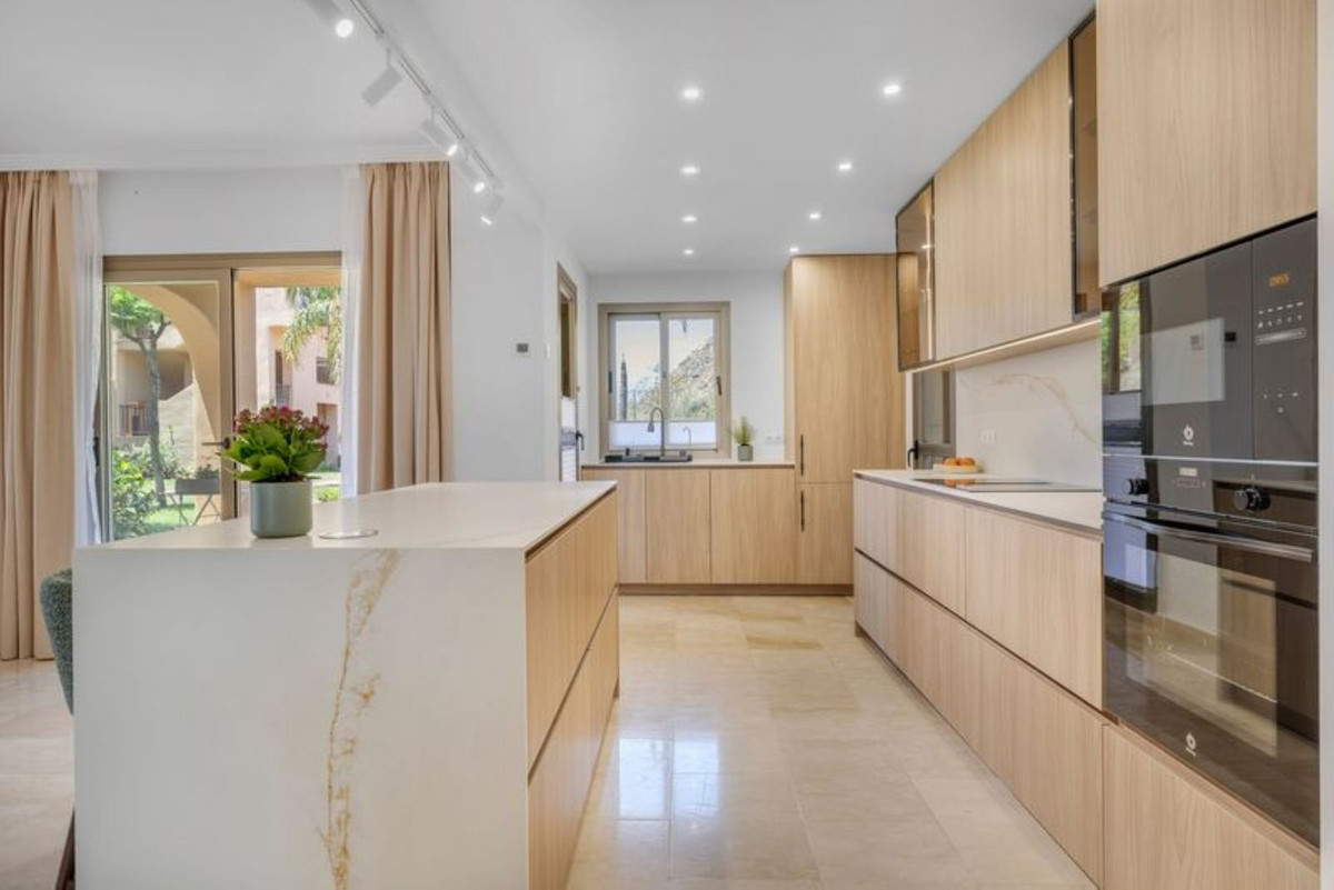 Se vende Apartamento Planta Baja de 3 dormitorios en Costa Del Sol, Málaga, España