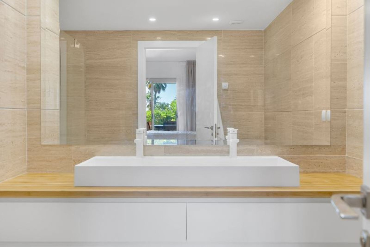 Se vende Apartamento Planta Baja de 3 dormitorios en Costa Del Sol, Málaga, España