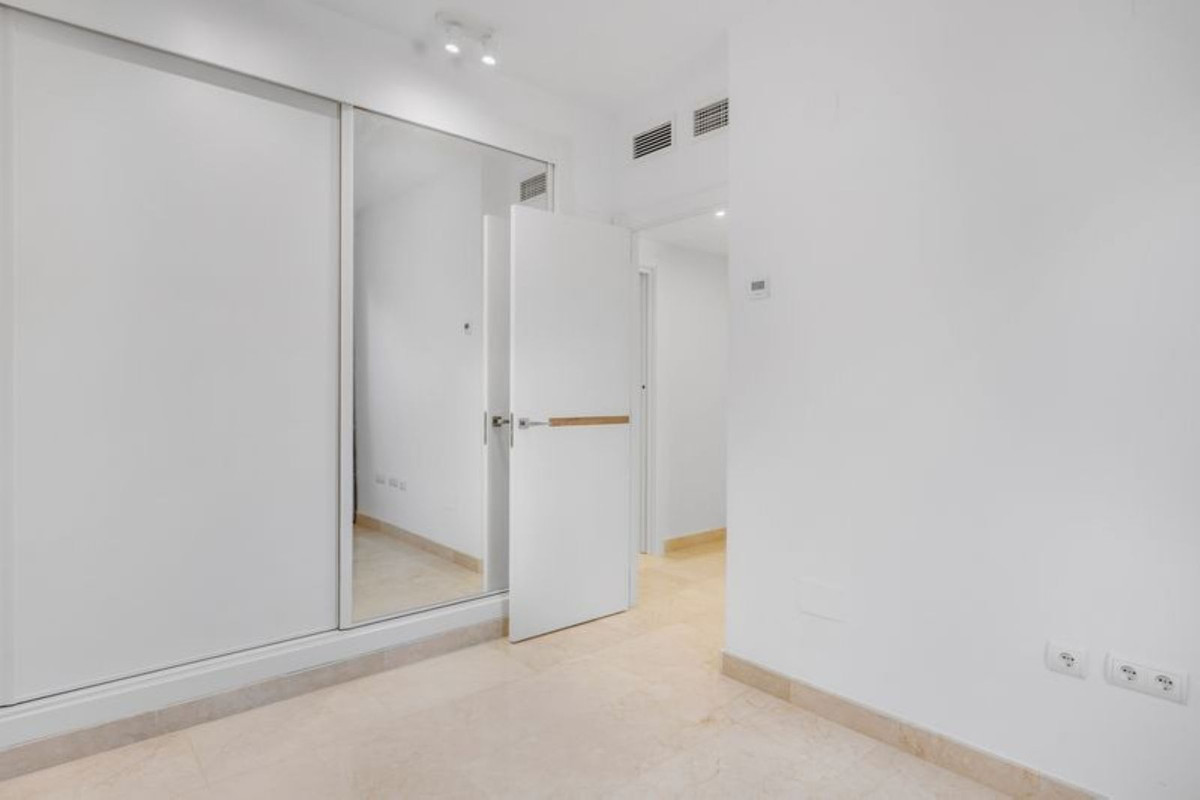 Se vende Apartamento Planta Baja de 3 dormitorios en Costa Del Sol, Málaga, España
