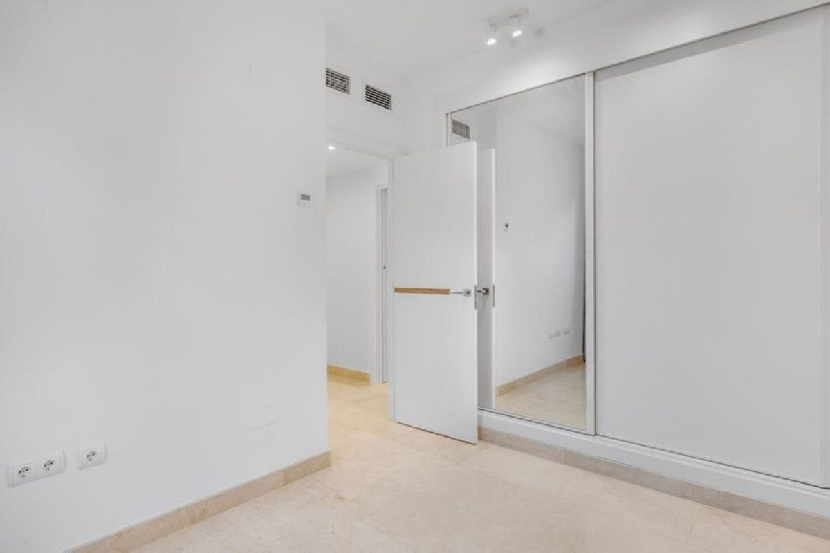 Se vende Apartamento Planta Baja de 3 dormitorios en Costa Del Sol, Málaga, España