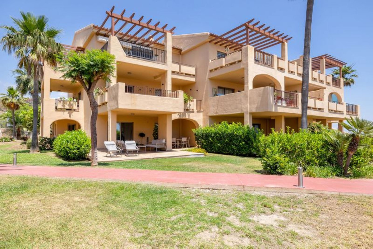 Se vende Apartamento Planta Baja de 3 dormitorios en Costa Del Sol, Málaga, España