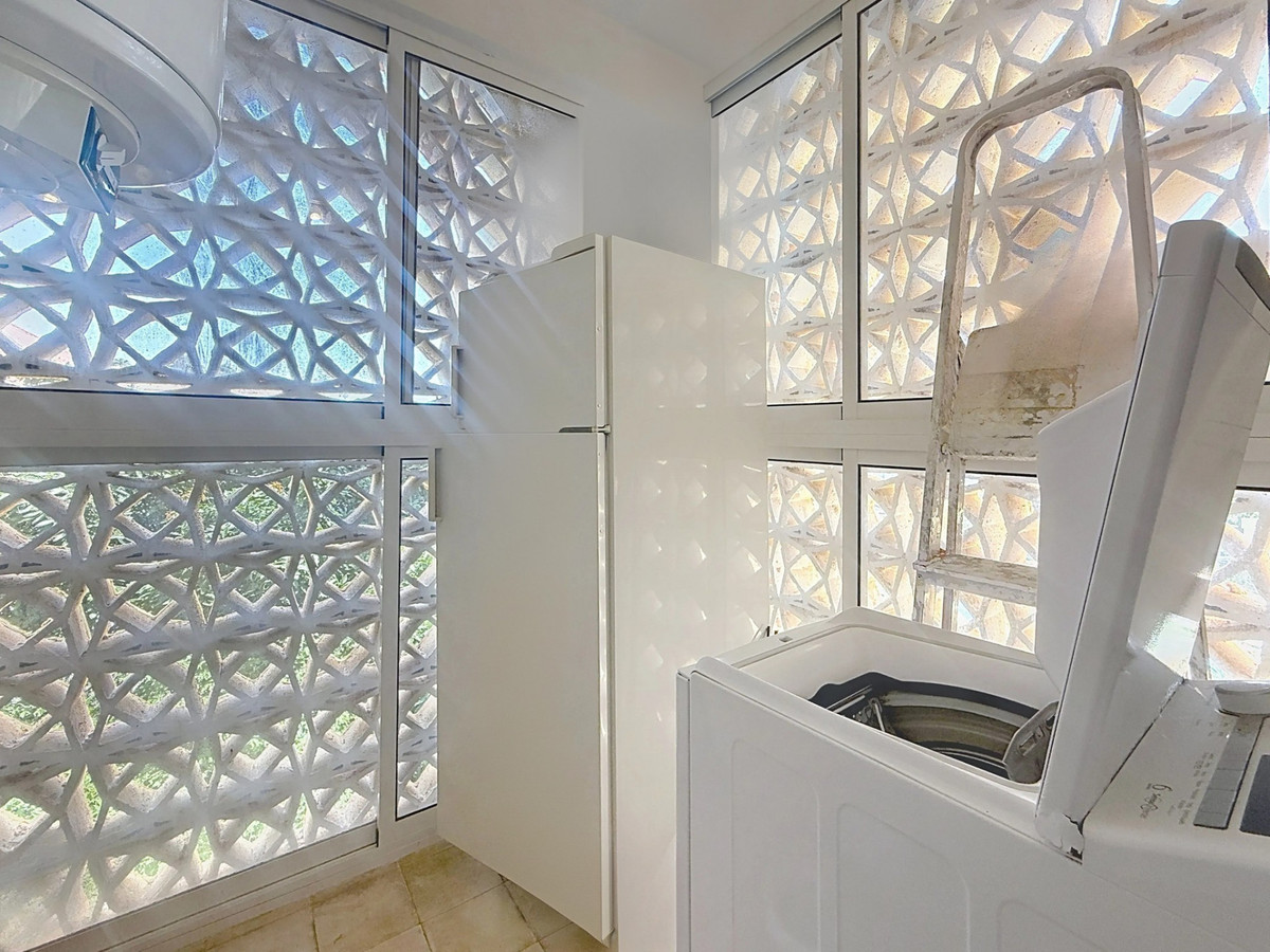 3 Bed Apartment for sale in Estepona Costa Del Sol, Málaga, Spain