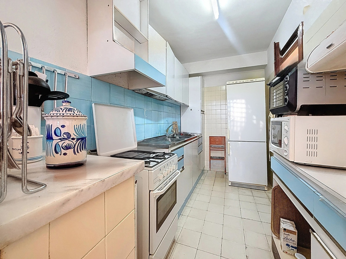 3 Bed Apartment for sale in Estepona Costa Del Sol, Málaga, Spain