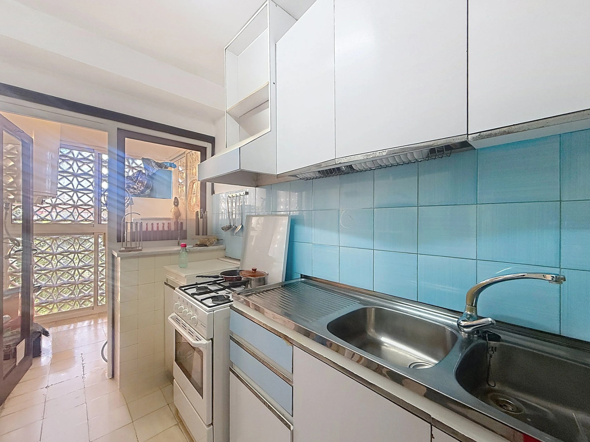 3 Bed Apartment for sale in Estepona Costa Del Sol, Málaga, Spain