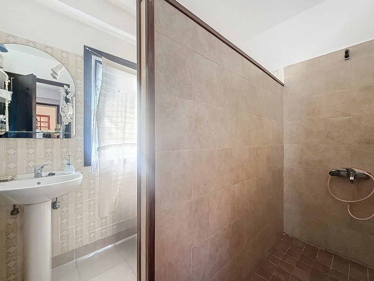 3 Bed Apartment for sale in Estepona Costa Del Sol, Málaga, Spain