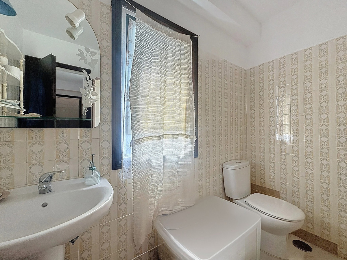 3 Bed Apartment for sale in Estepona Costa Del Sol, Málaga, Spain