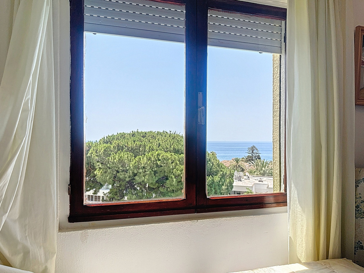 3 Bed Apartment for sale in Estepona Costa Del Sol, Málaga, Spain