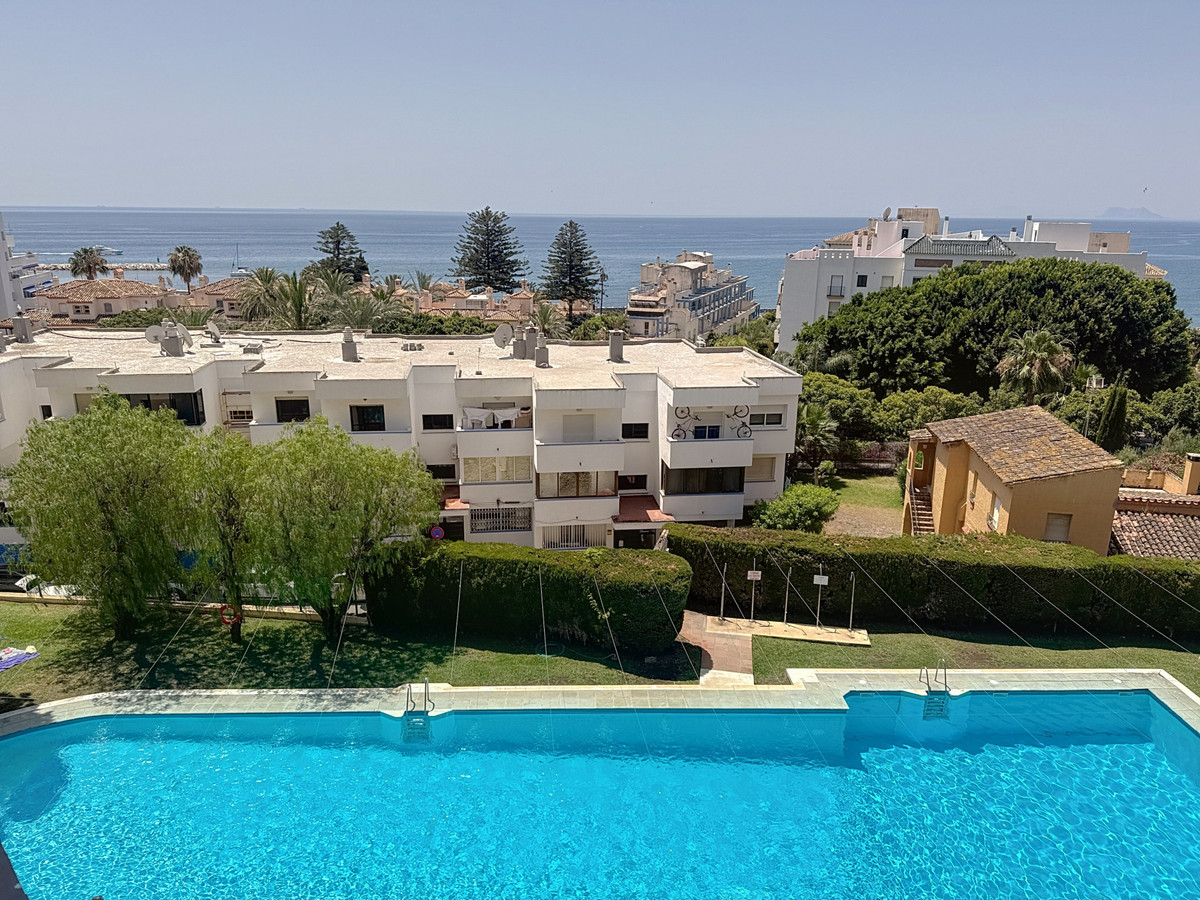 3 Bed Apartment for sale in Estepona Costa Del Sol, Málaga, Spain
