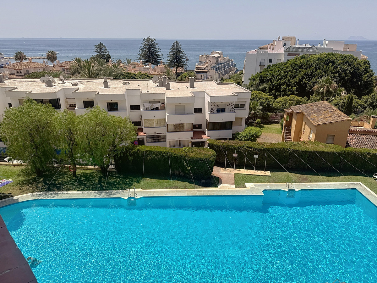 3 Bed Apartment for sale in Estepona Costa Del Sol, Málaga, Spain